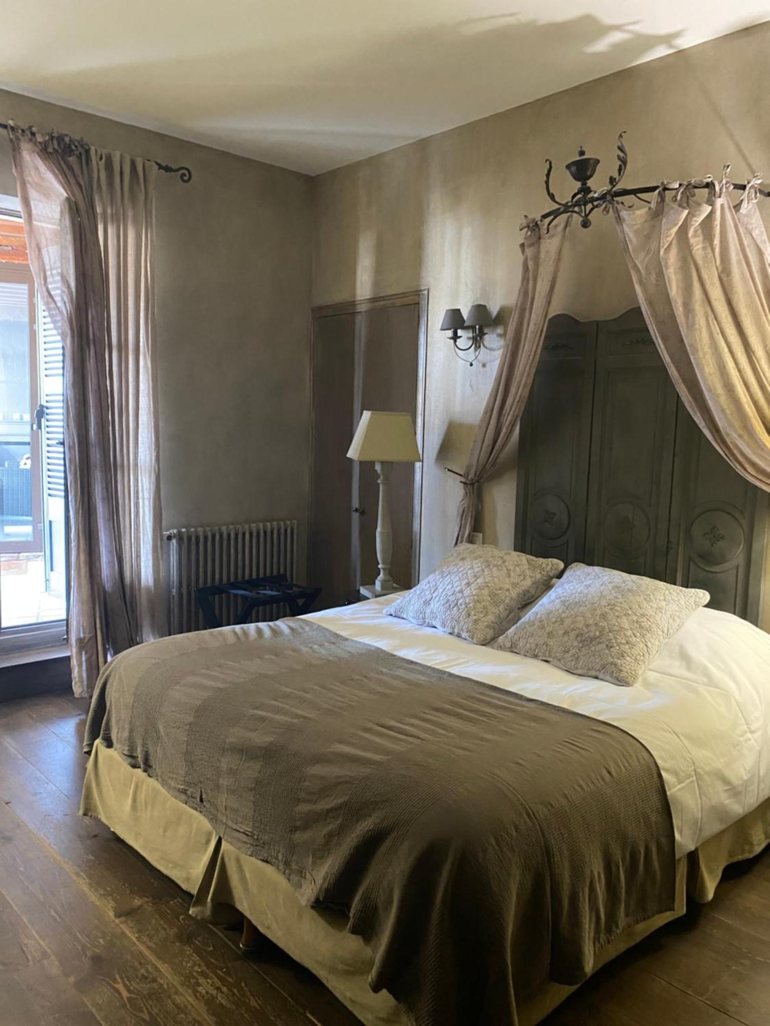 Hotel De La Tour Châtillon-sur-Chalaronne Екстериор снимка