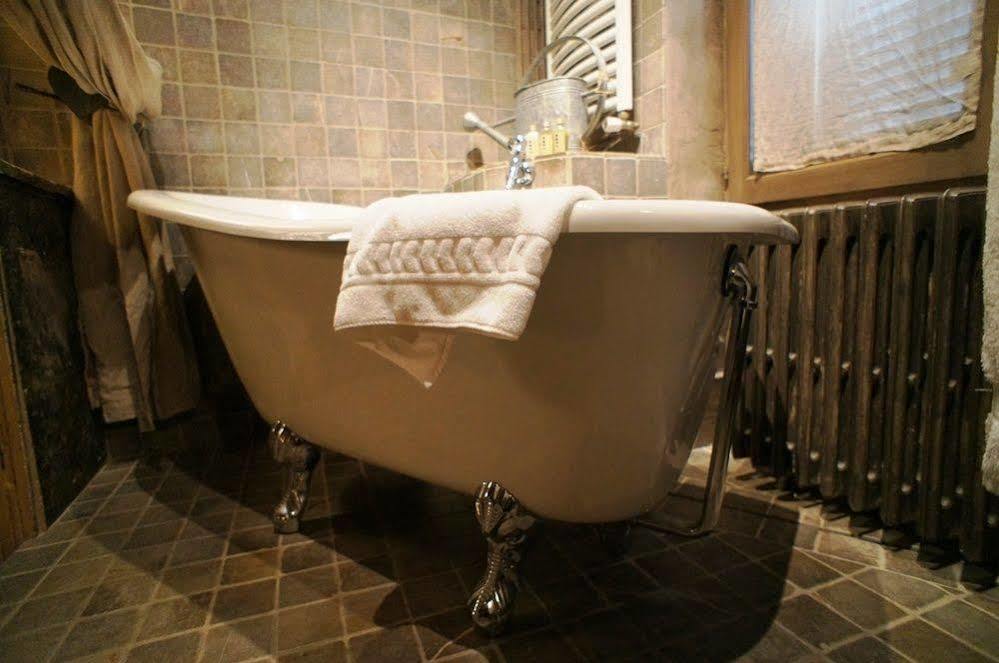 Hotel De La Tour Châtillon-sur-Chalaronne Екстериор снимка
