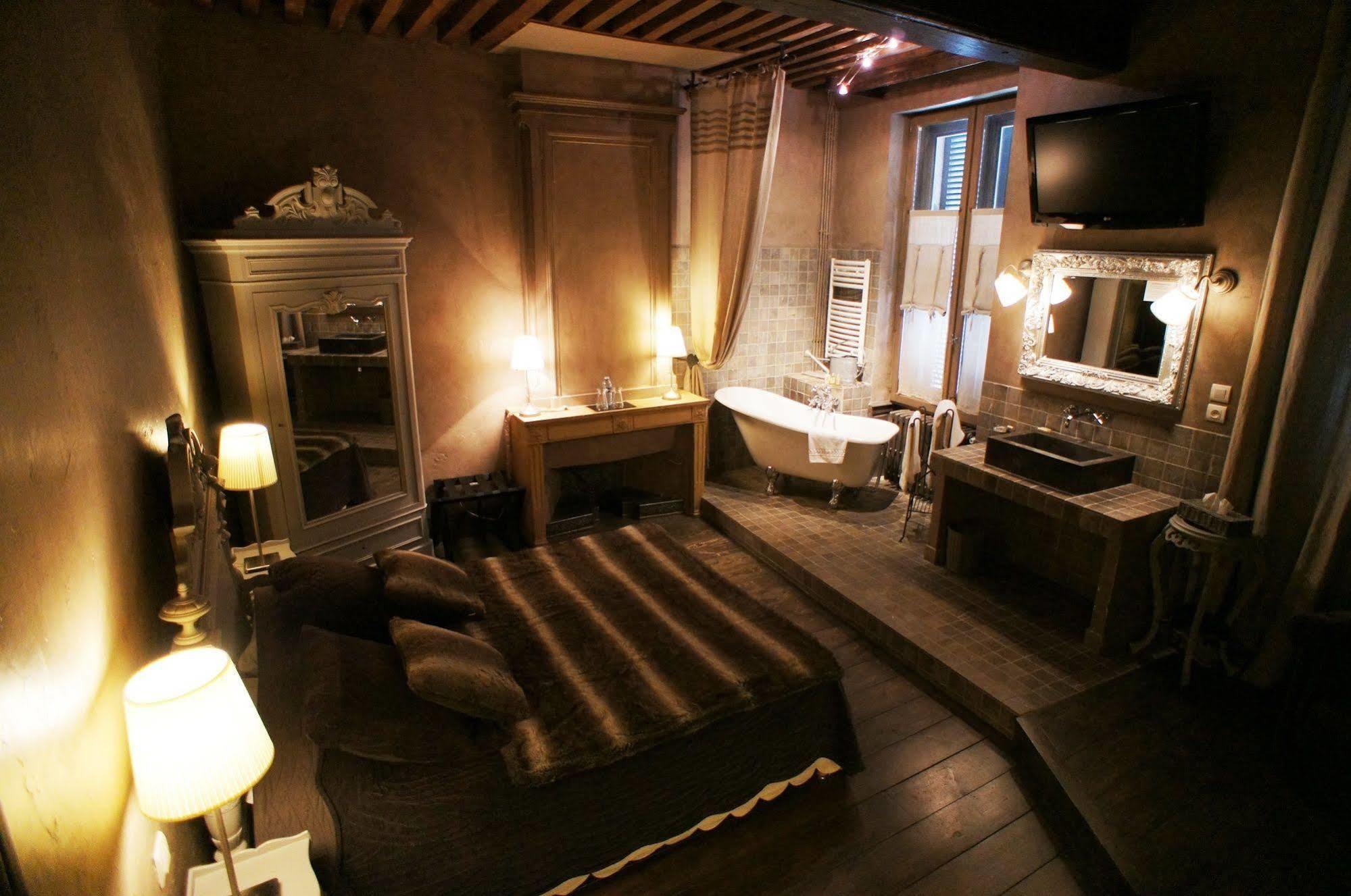 Hotel De La Tour Châtillon-sur-Chalaronne Екстериор снимка